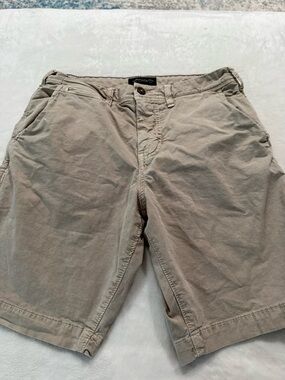 American Eagle Men 30W Longer Length Flat Front Light Khaki Short E27